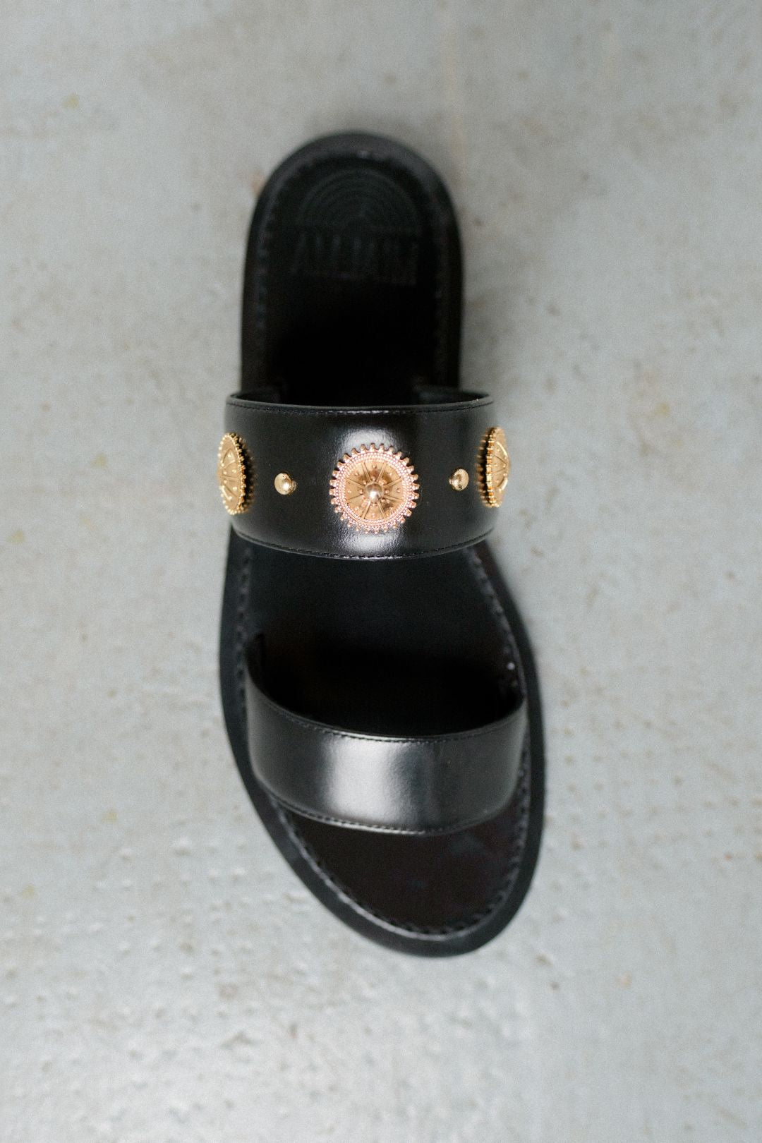 BLACK STUDS
