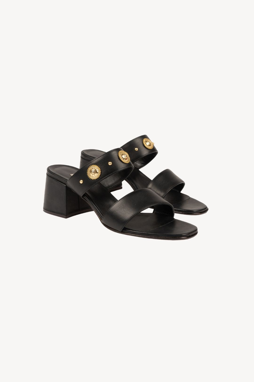 BLACK STUDS COMFY