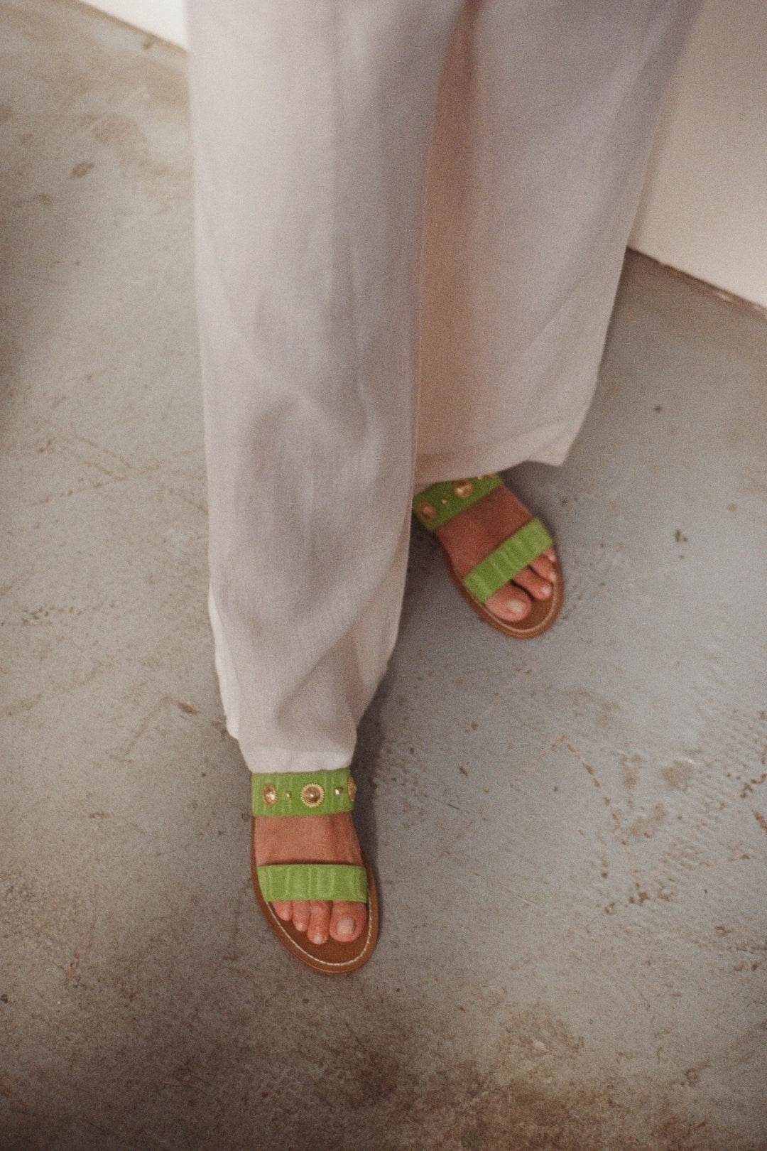 MOIRÈ STUDS LIME